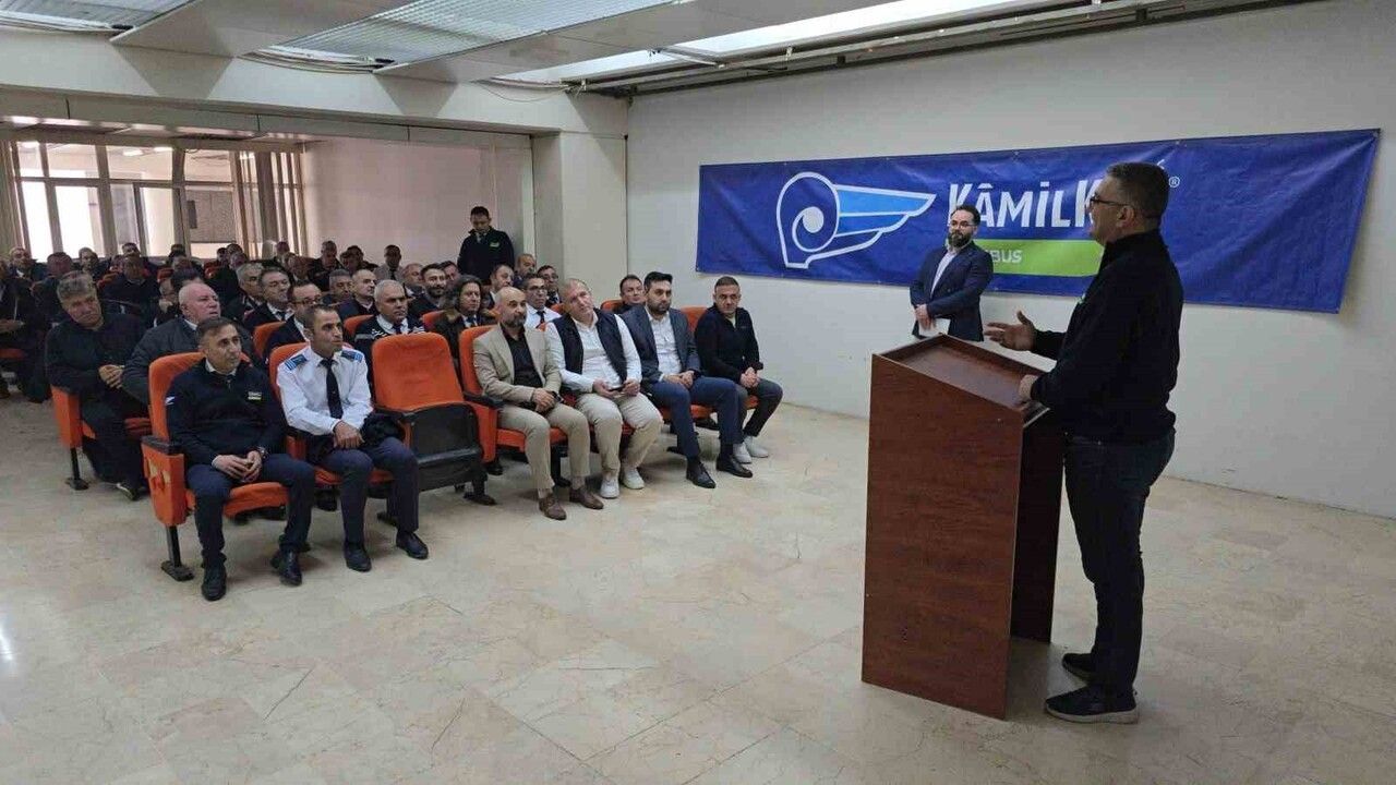 Kâmil Koç, Dünya Şoförler Günü'nü Ankara'da kaptanlarıyla kutladı