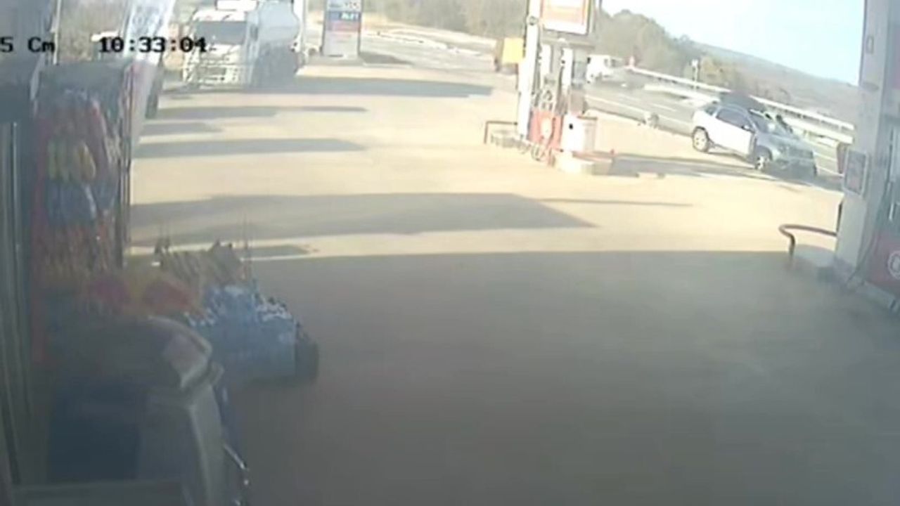 Kandıra'da iki aracın çarpıştığı kaza: İki sürücü yaralandı