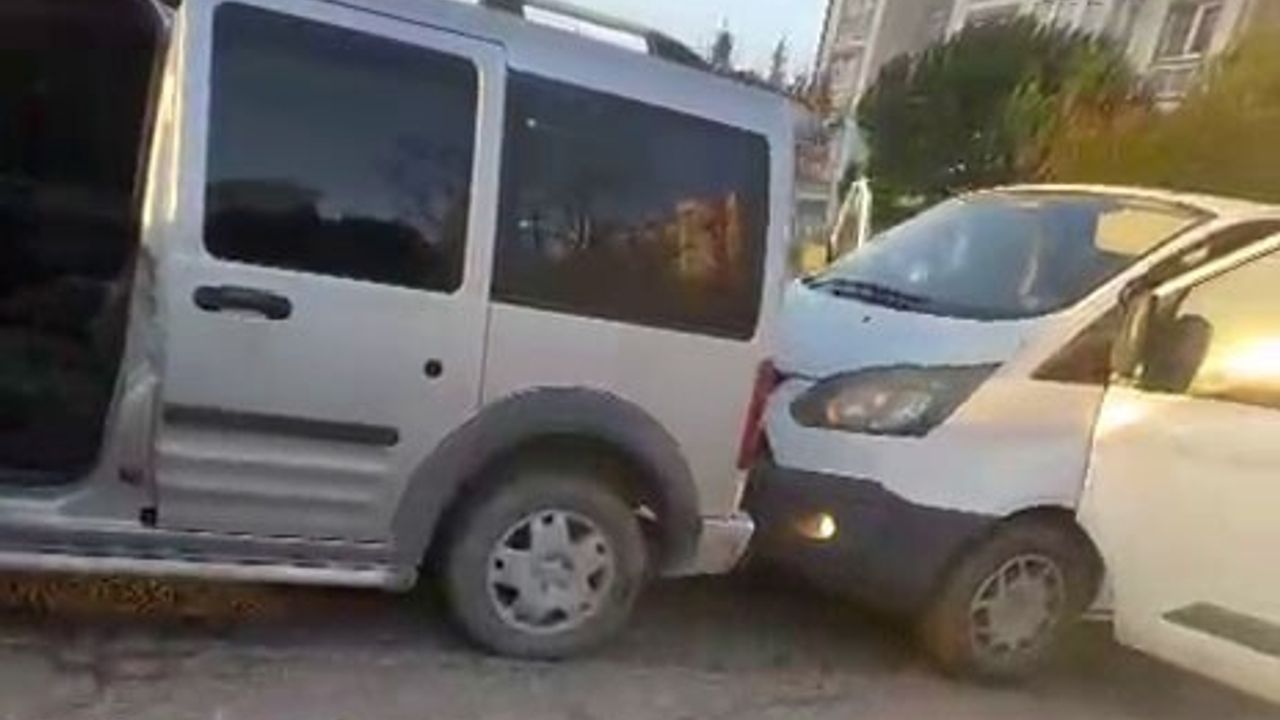 Kapaklı'da zincirleme trafik kazası: Bülent Ecevit Caddesi'nde 1 yaralı