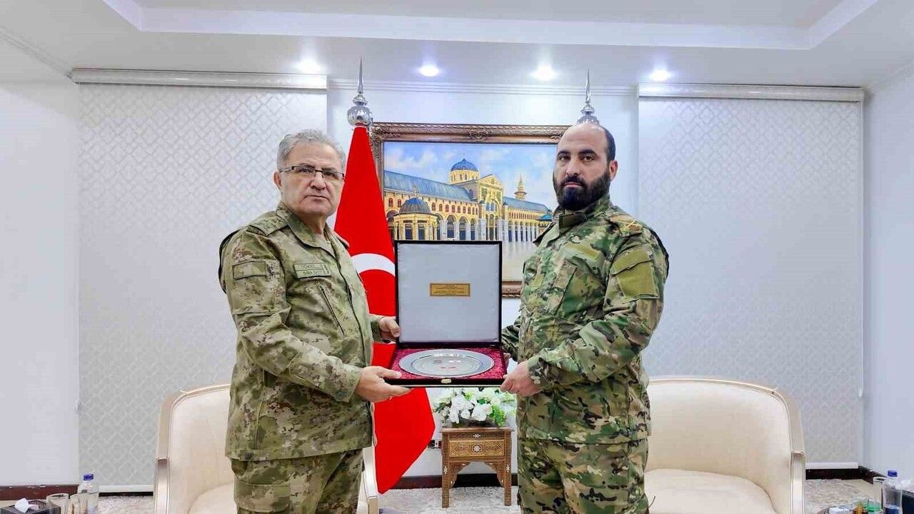 Kara Kuvvetleri Komutanı Tokel, Şam'da Suriye Savunma Bakanı ve Genelkurmay Başkanı ile görüştü