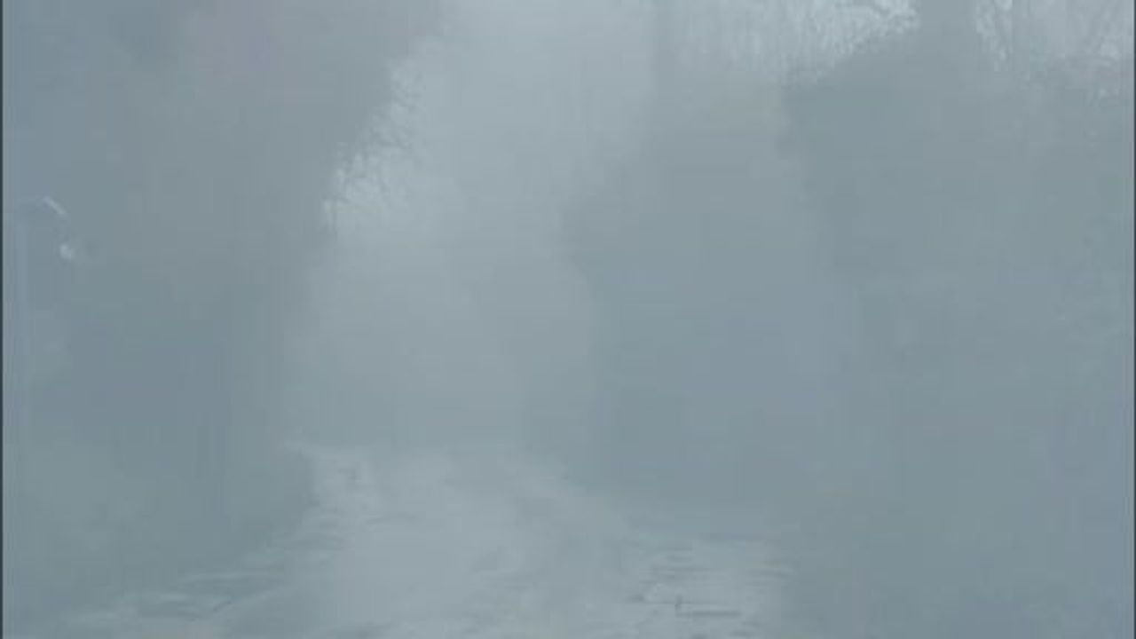 Karabağlar Yaylası'nda Yoğun Sis, Kartpostallık Görüntüler Oluştu