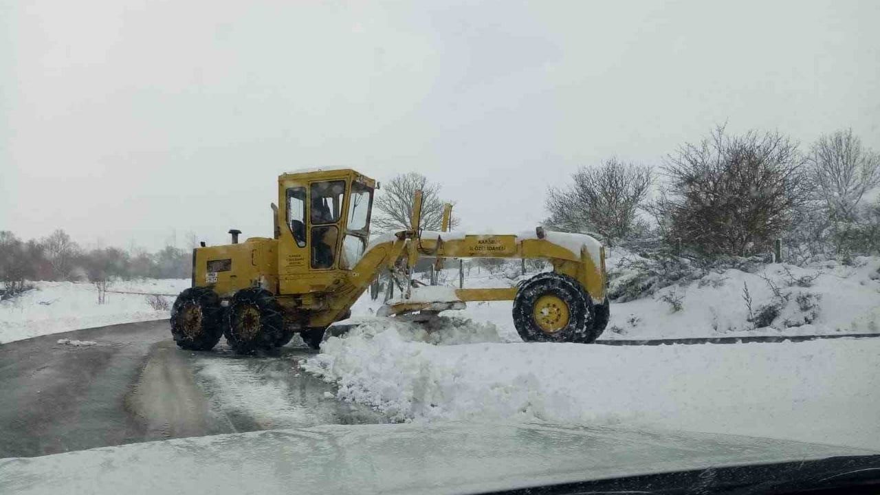 Karabük'te 112 köy yolu kardan ulaşıma kapandı