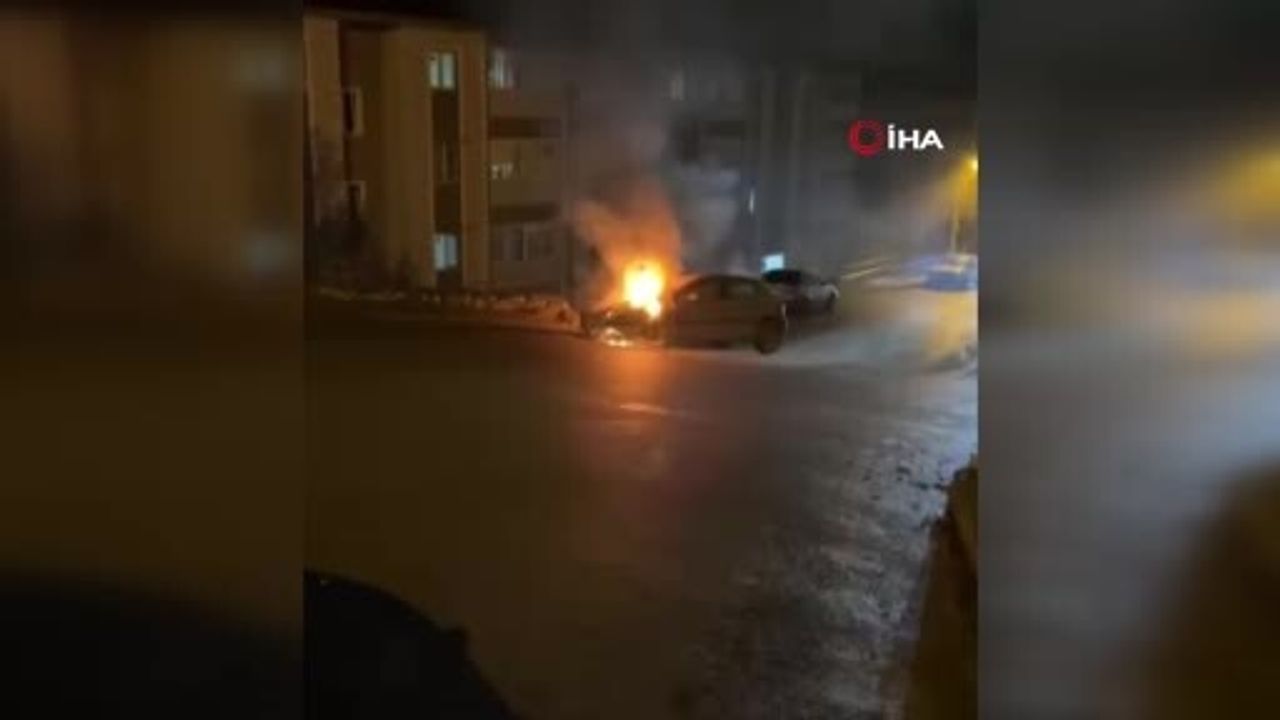 Karabük’te istinat duvarına çarpan otomobilde çıkan yangın söndürüldü