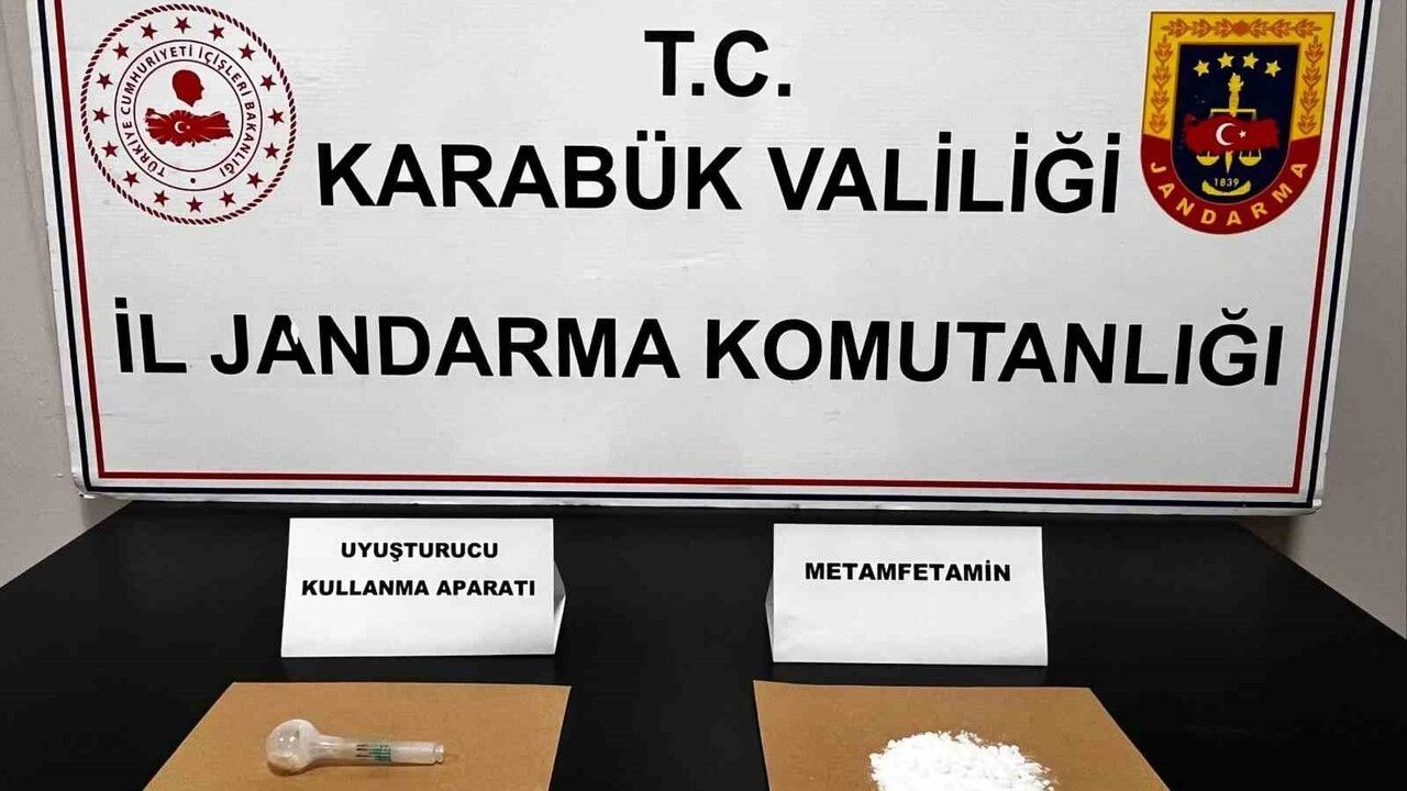 Karabük'te Jandarma Operasyonunda 70 Sentetik Ecza Hap Ele Geçirildi