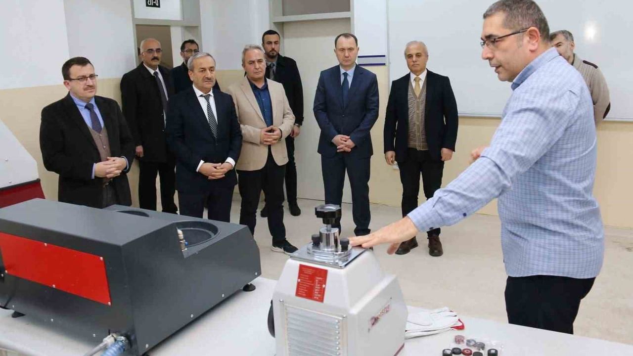 Karabük’te KTSO, Millî Eğitim ve KARORSAN Yetkilileri TOBB Teknik Bilimler MYO’da Uygulamalı Eğitimi İnceledi