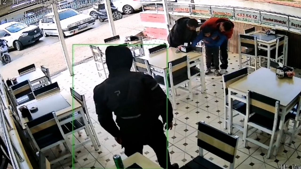 Karabük’te kurye Heimlich manevrasıyla boğulan çocuğu kurtardı