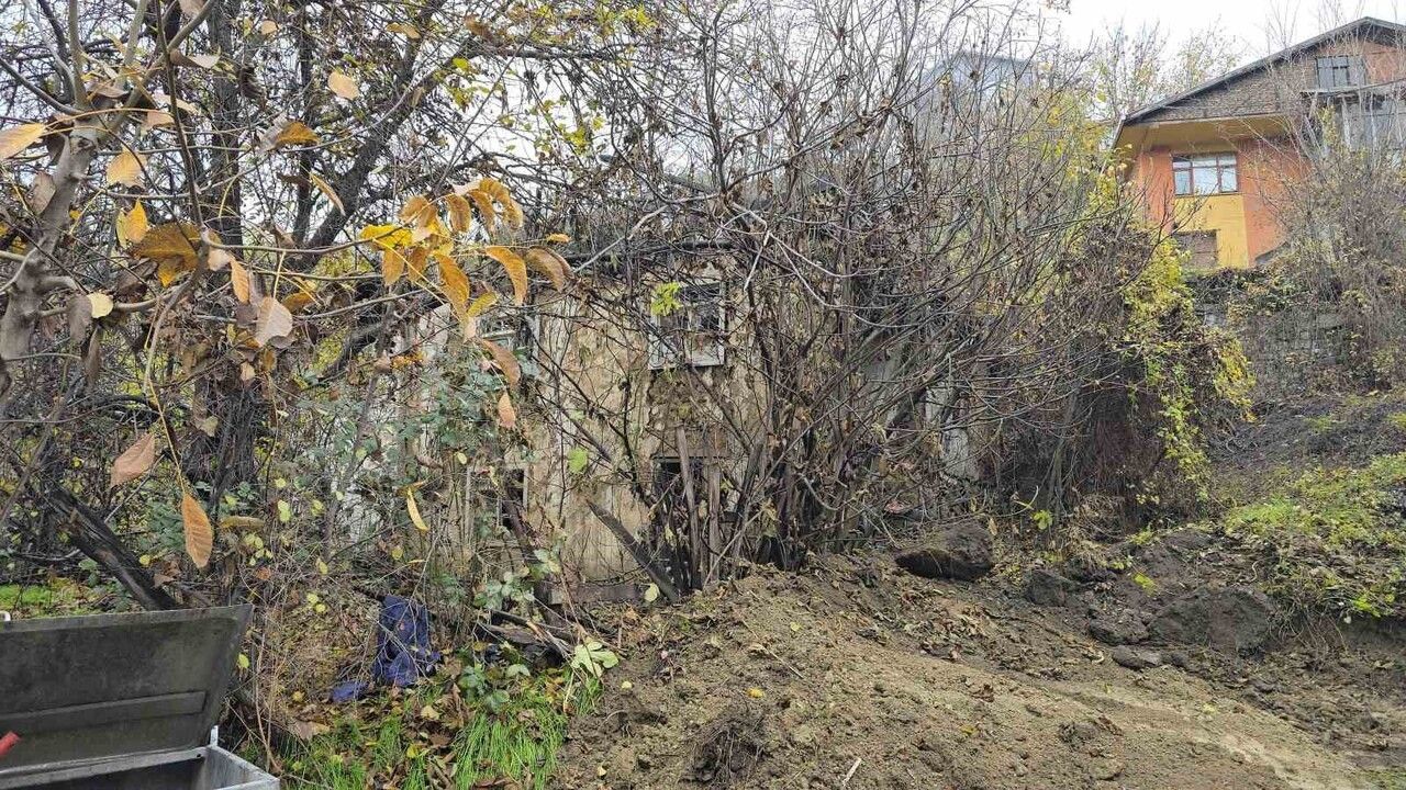 Karabük’te metruk binada çıkan yangın itfaiye müdahalesiyle söndürüldü