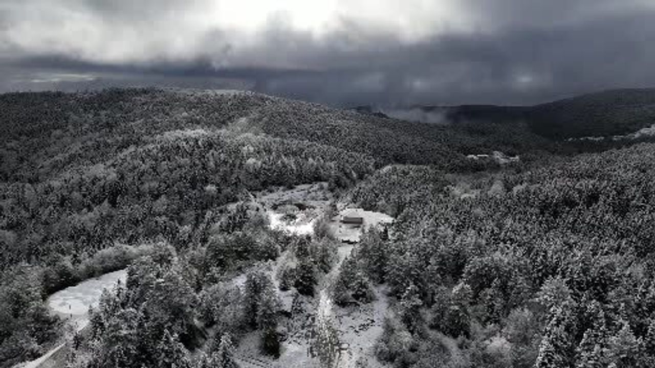 Karabük'te yüksek kesimlerde kar manzaraları dronla görüntülendi