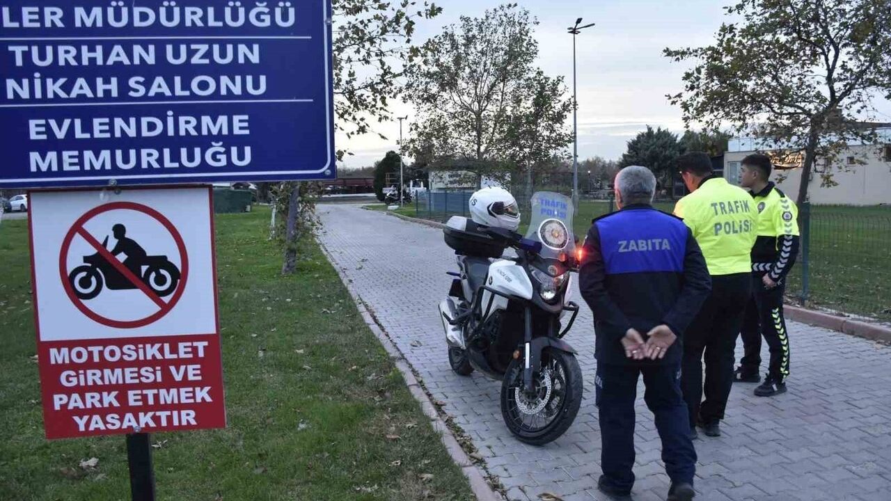 Karacabey Atatürk Kültür Parkı'na motosiklet girişi tamamen yasaklandı