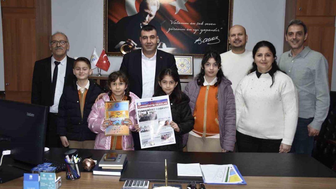 Karacabey Belediyesi 'Cumhuriyet’in Yıldızları' okul gazetesinin ilk abonesi oldu