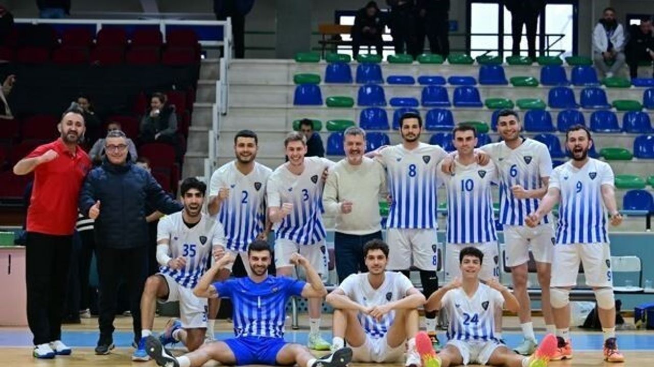 Karacabey Belediyespor, Çerkezköy Voleybol Akademi'yi 3-0 Yenerek Play-off Yarışında İddiasını Sürdürdü