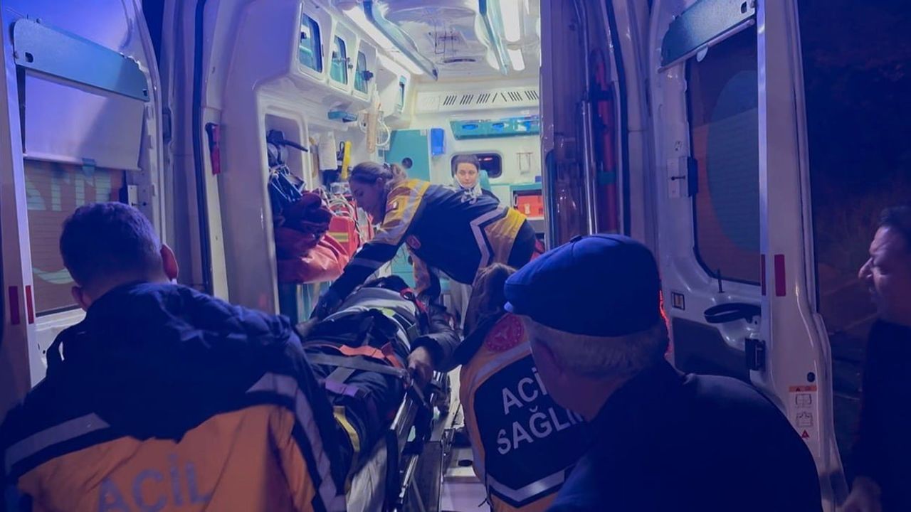 Karacabey'de yağış nedeniyle kaza: 16 FCE 95 plakalı otomobil sürücüsü yaralandı