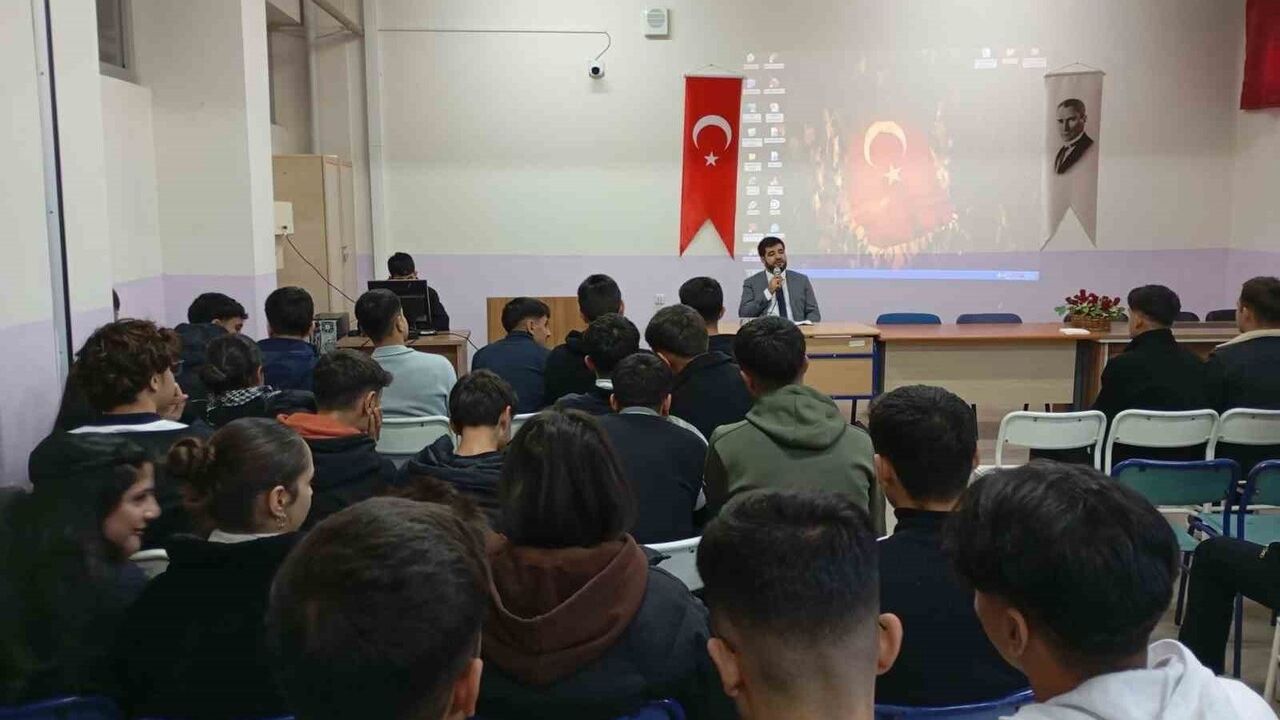 Karakoçan’da öğrenciler için 'Peygamberimiz ve Şahsiyet İnşası' konferansı