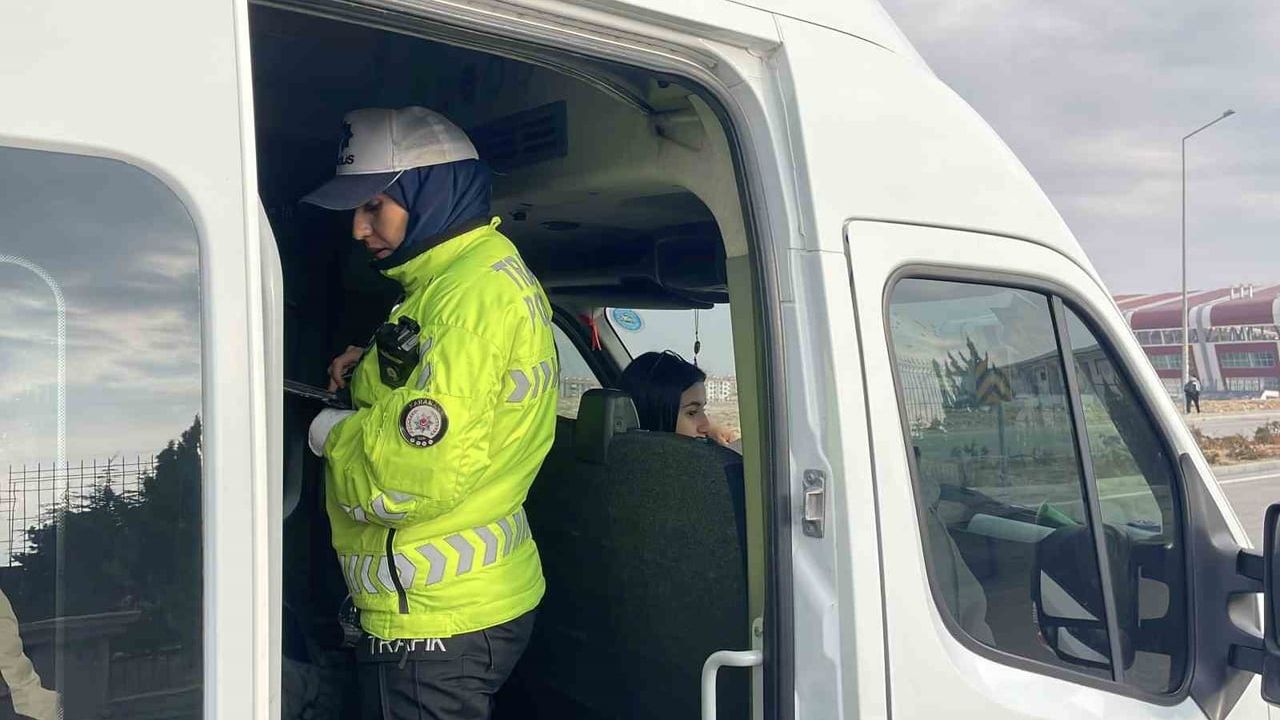 Karaman’da okul servisleri denetimi: 12 araç kontrol edildi, 4'üne ceza