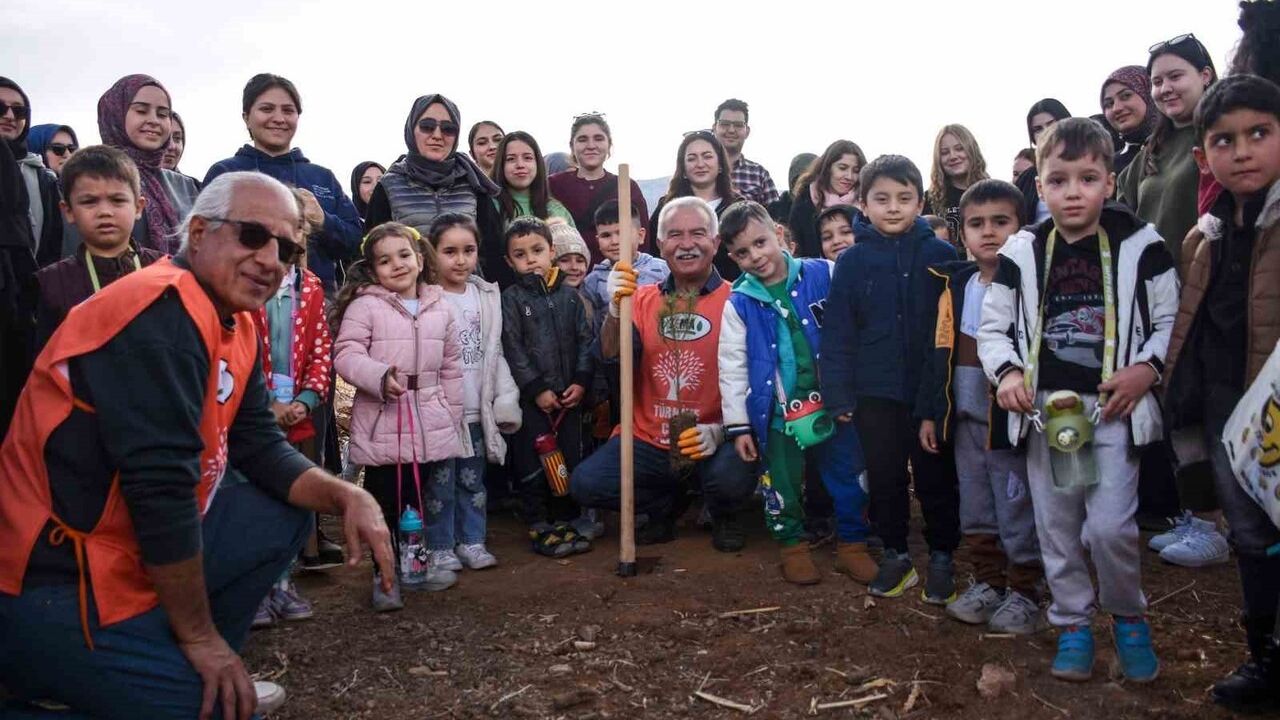Karaman Yollarbaşı'nda Öğrenciler Fidan Dikti: KMÜ ile TEMA İş birliğinde Geleceğe Nefes