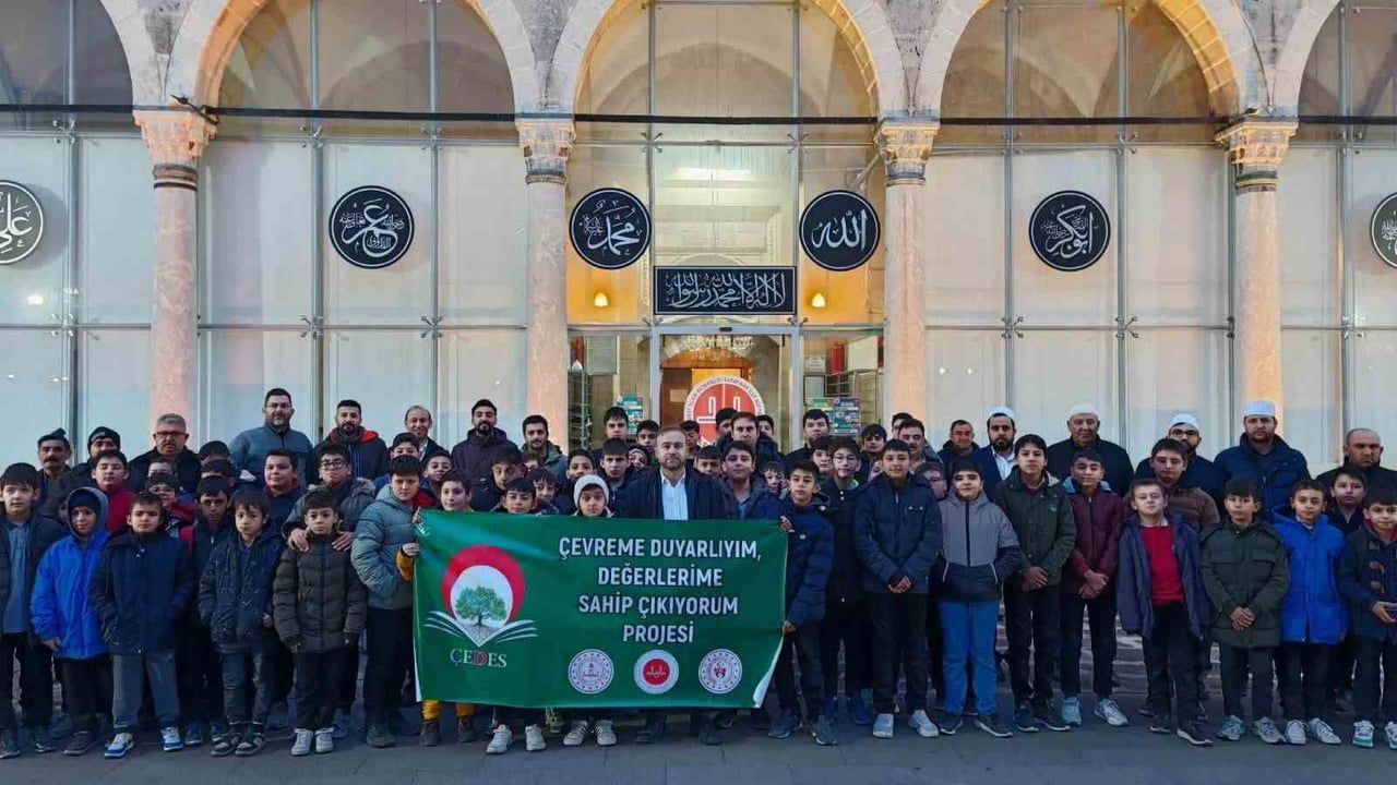 Karapınar'da ÇEDES Projesi Kapsamında Öğrenciler Sultan Selim Camii'nde Sabah Namazında Buluştu