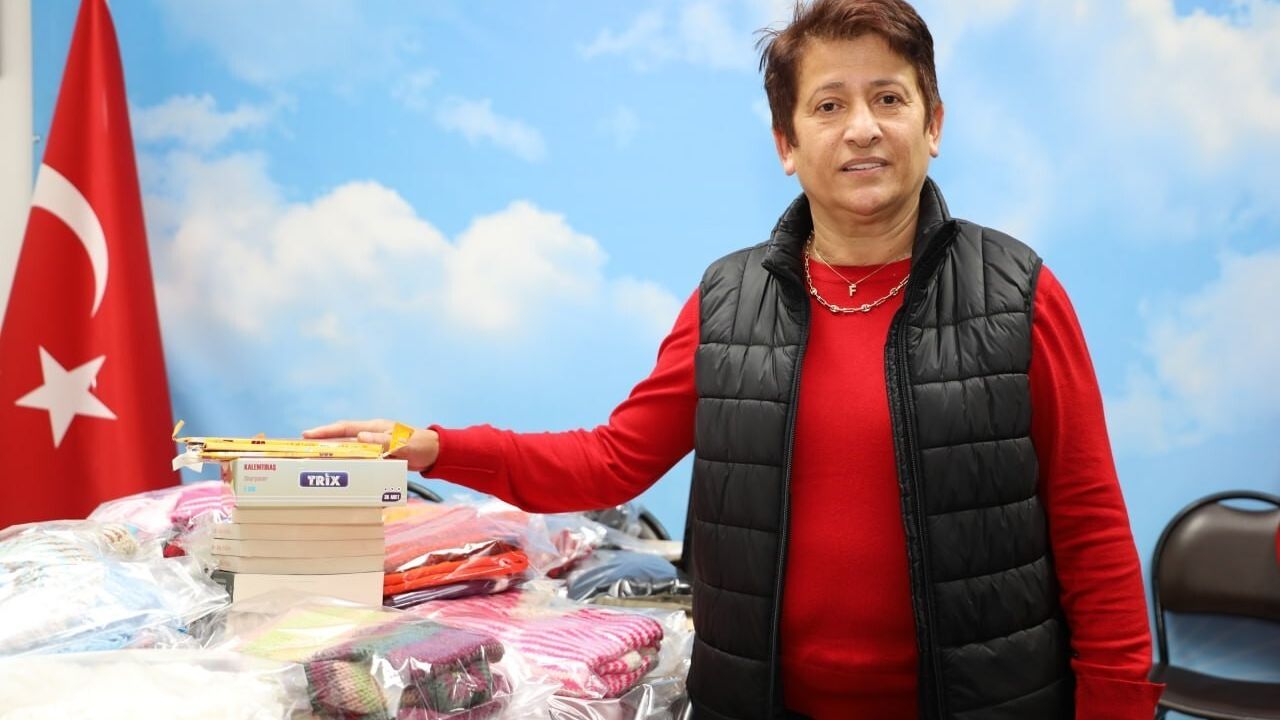 Karasu’daki kadınlar el örgüsü yardımları Mardin Yaylacık’taki öğrencilere gönderdi