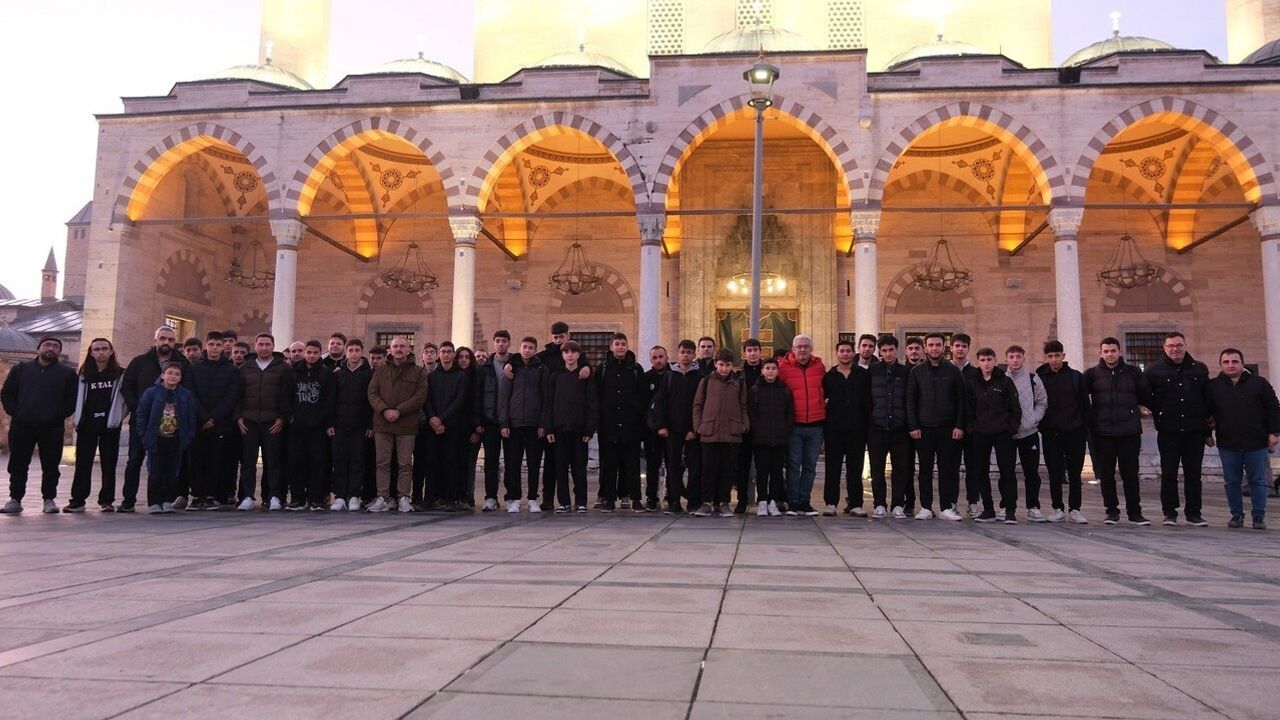Karatay'da Lise Öğrencileri 'Sabah Namazı Buluşmaları' ile Bir Araya Geliyor