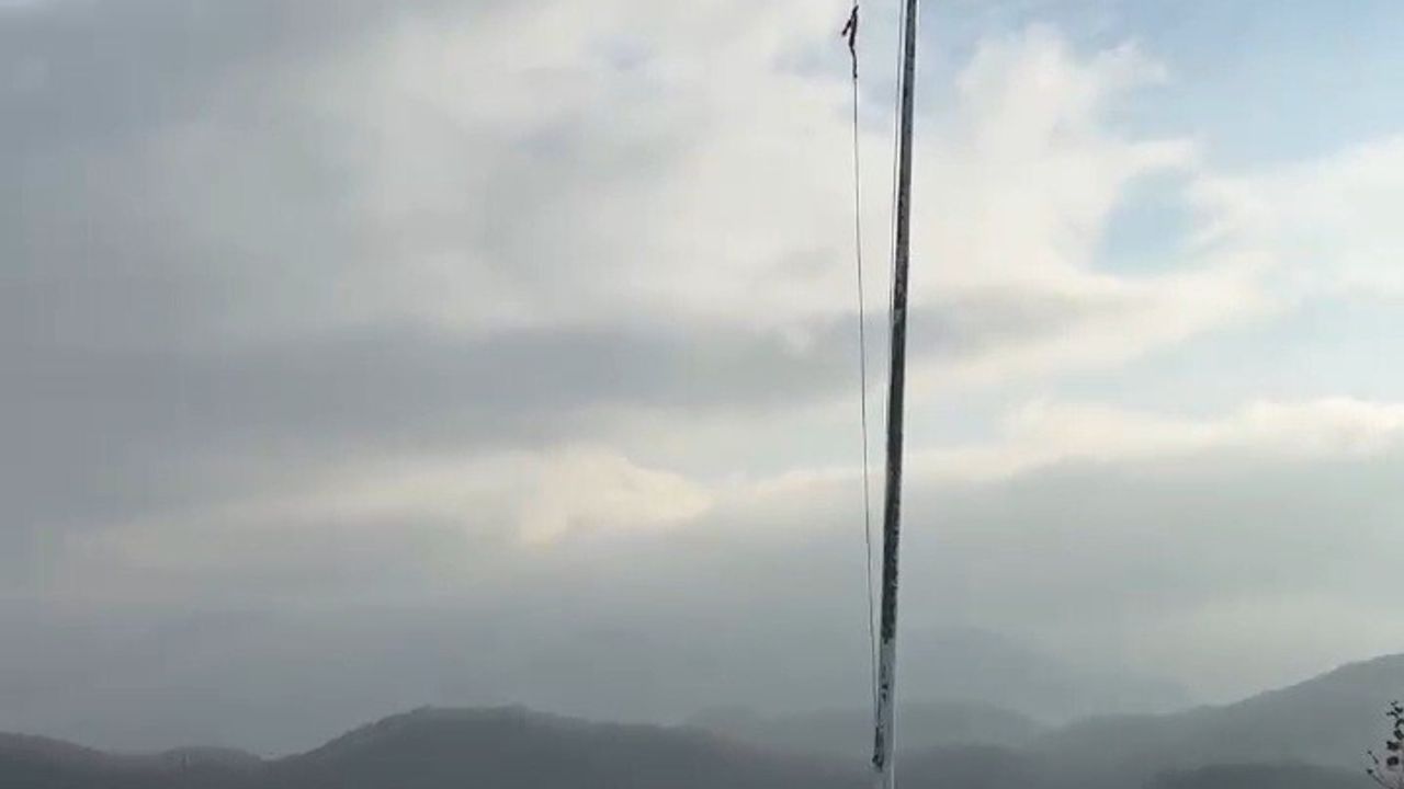 Karınca Kalesi'ndeki yıpranmış Türk bayrağı için yenileme talebi