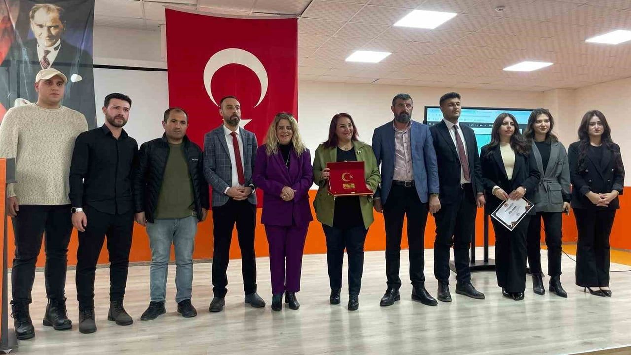 Kariyer Planlama ve Gelecek Tasarımı Konferansı Teknokent Lisesi'nde Gençlerle Buluştu