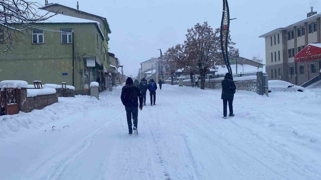 Karlıova’da eğitime 29.12.2025 Pazartesi günü 1 gün ara verildi