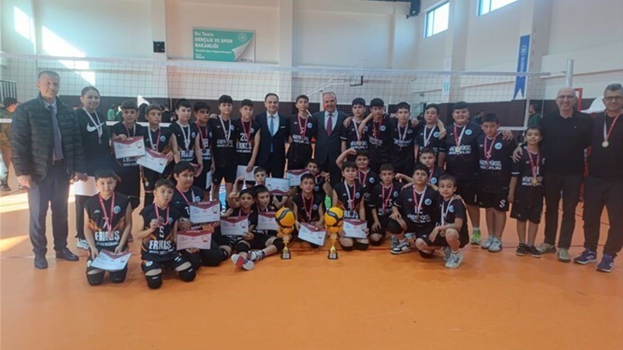Karpuzlu'da Yıldız Erkekler Voleybol Müsabakaları Tamamlandı