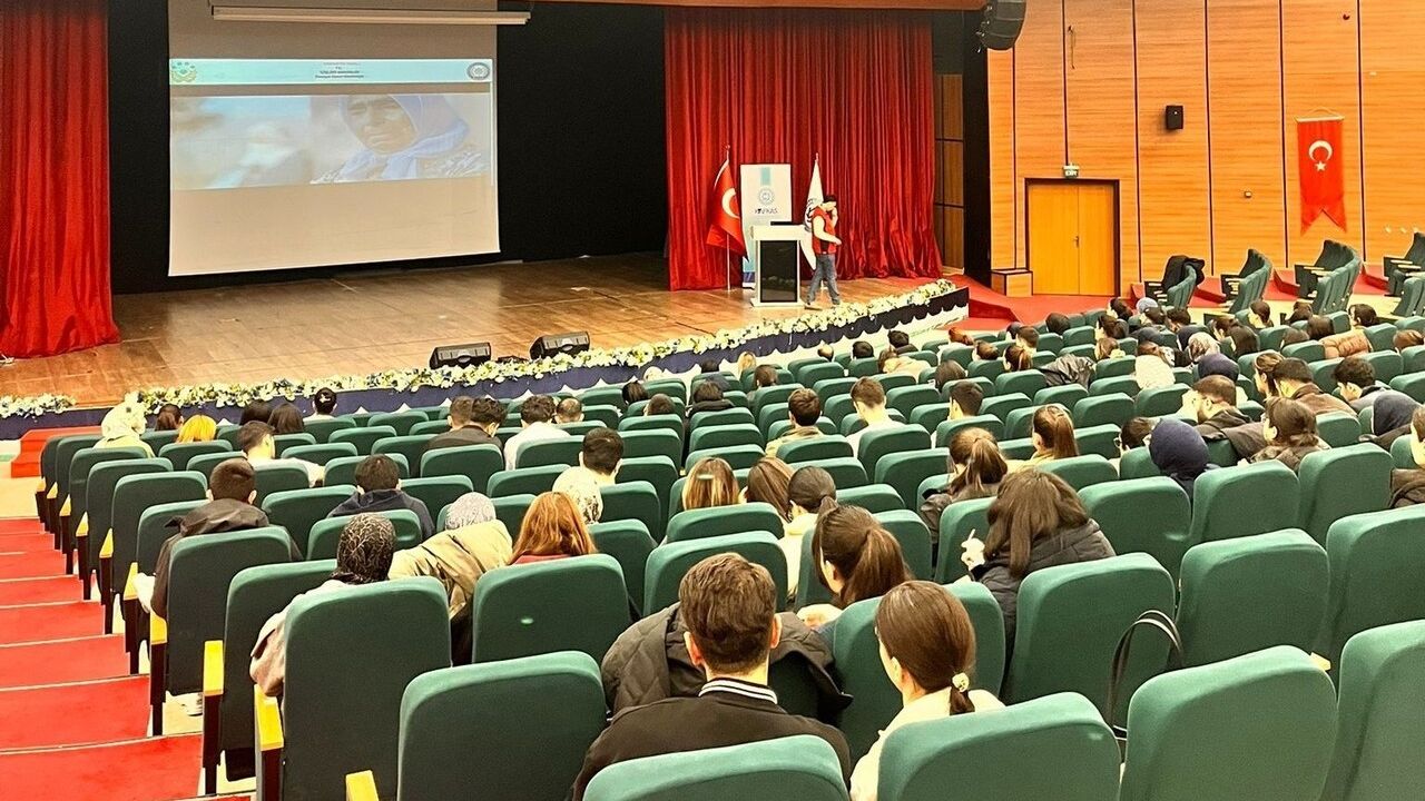 Kars’ta "El Ele Güvenli Geleceğe" kapsamında 2 bin 300 öğrenciye terörle mücadele eğitimi