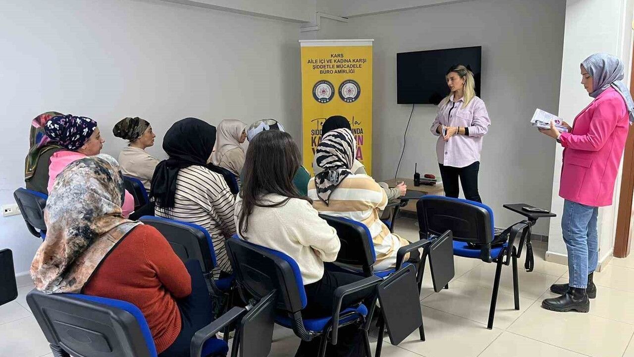 Kars'ta kadınlara KADES tanıtımı: İndirme, aktivasyon ve farkındalık çalışması