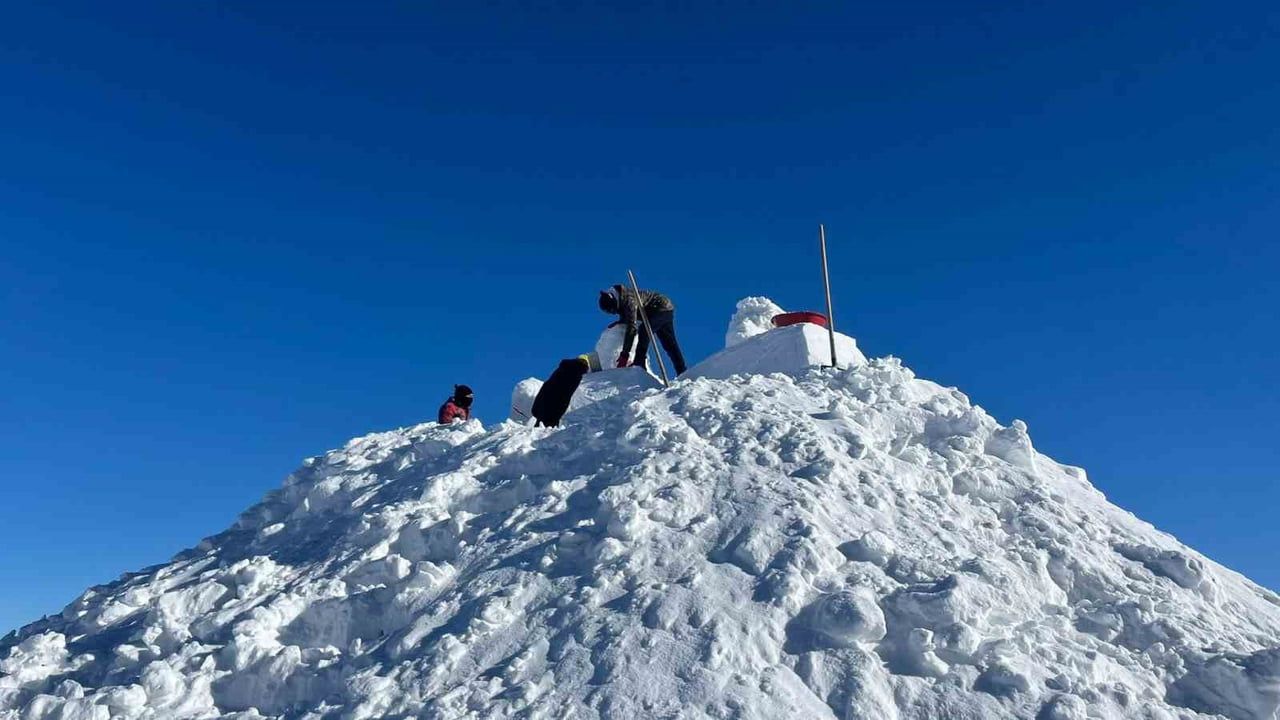 Kars’ta Sarıkamış Şehitleri Anısına Temsili Kardan Heykeller Yapılıyor