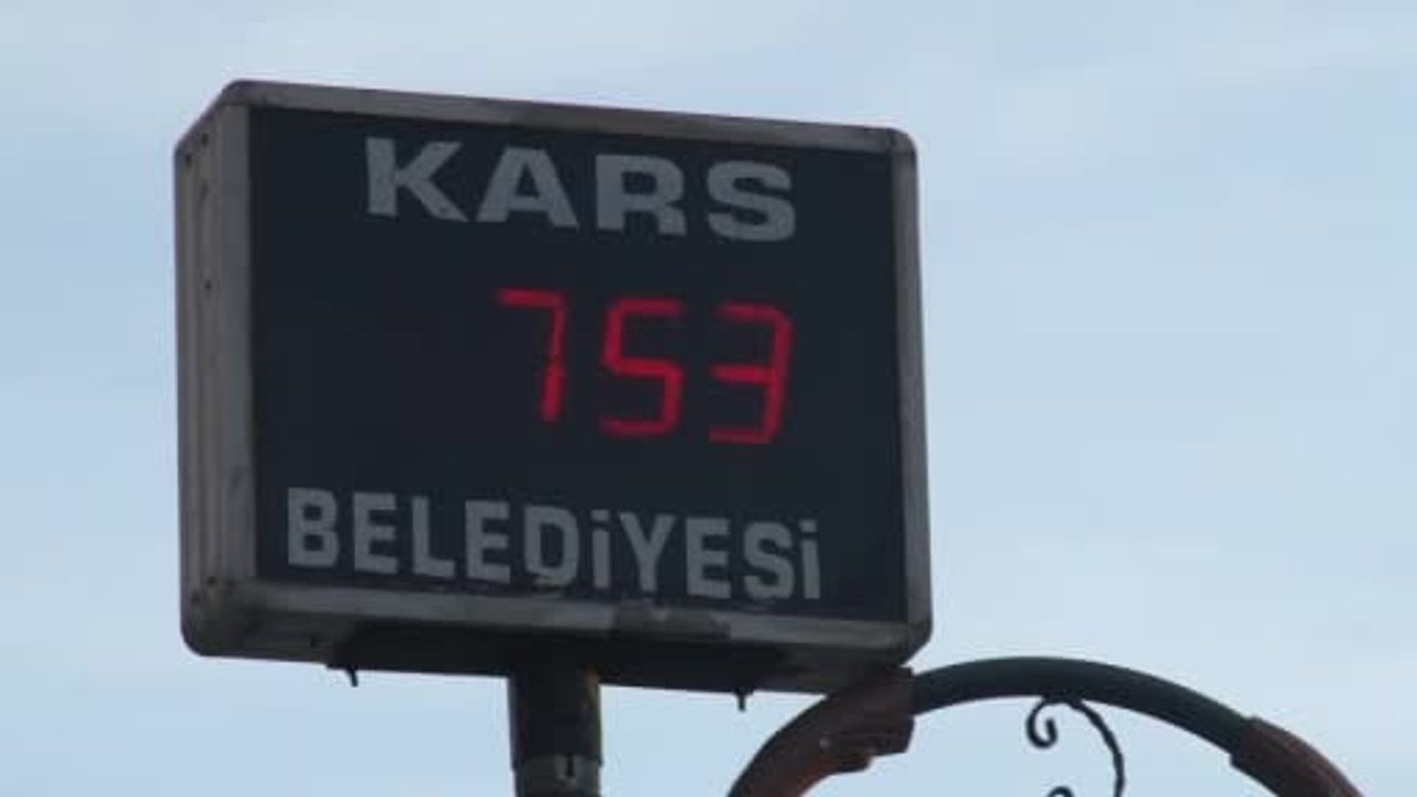 Kars'ta Sibirya soğukları: Termometreler gece eksi 17°C, gündüz eksi 15°C ölçüldü; çamaşırlar dakikalar içinde dondu