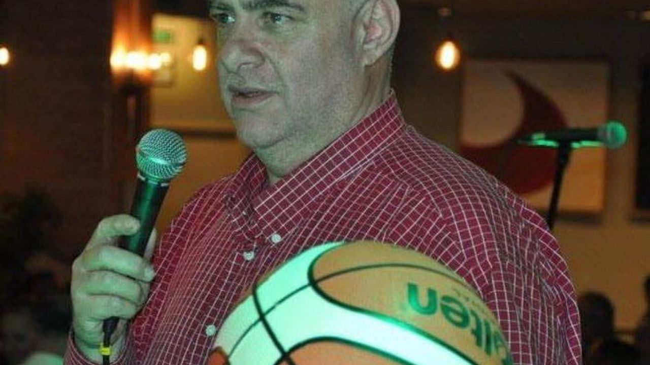 Karşıyaka'da eski milli basketbolcu Kemal Baksi balkondan düşerek yaşamını yitirdi