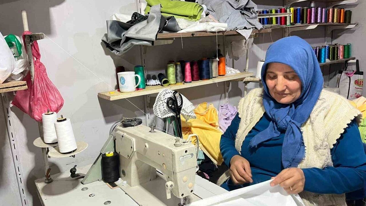 Karslı terzi Sunay Kazaklı: 30 yıllık ustalık ve kadın emeğini üretime dönüştürme hikayesi