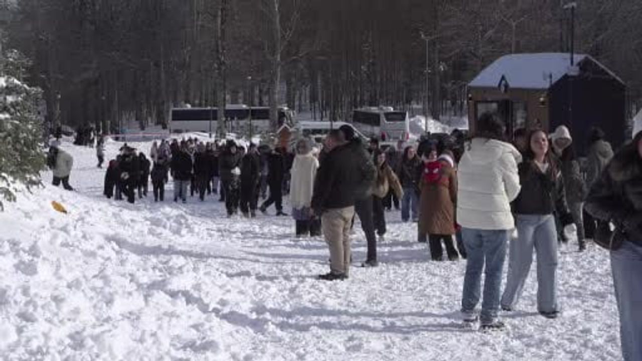 Kartepe beyaza büründü: Teleferik ve otellerde yoğunluk