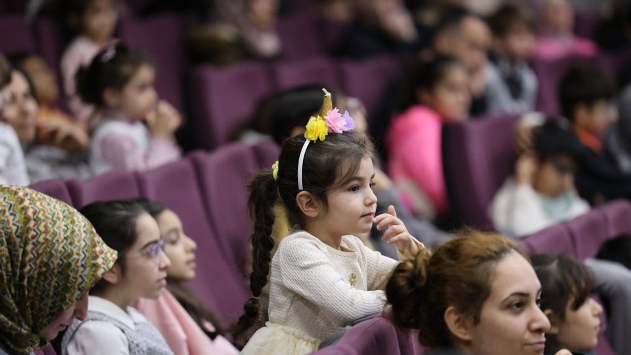 Kartepe’de 'Küçük Cesaretler Kulübü' Çocuk Oyunu Sahnelendi