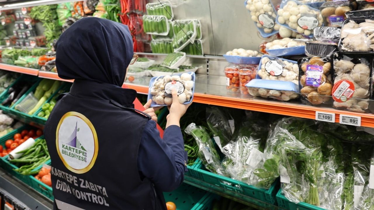 Kartepe’de marketlerde fahiş fiyat, etiket ve gramaj denetimleri yapıldı