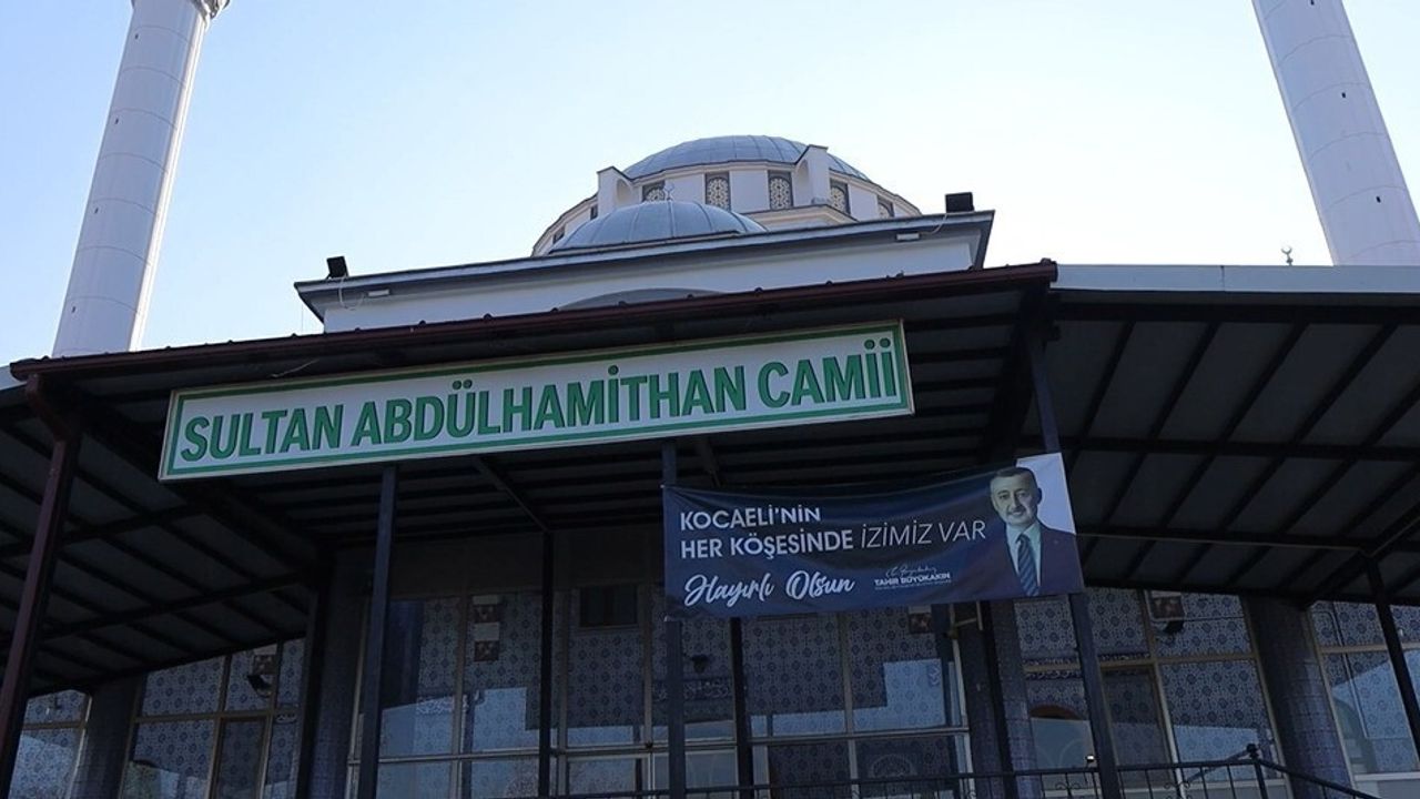 Kartepe'de Sultan Abdülhamit Han Camii'nin dış cephe yenilemesi tamamlandı
