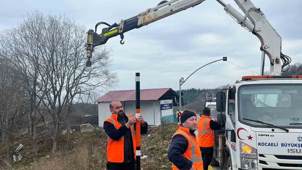 Kartepe zirve yolunda ulaşım güvenliği için işaret ve direk yenilemesi