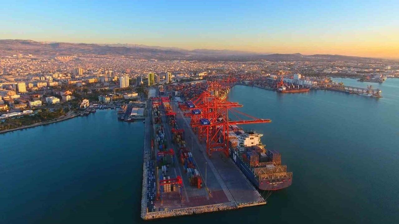 Kasım ayında limanlarda elleçlenen yük 46 milyon 863 bin 236 ton oldu, Bakan Uraloğlu değerlendirdi