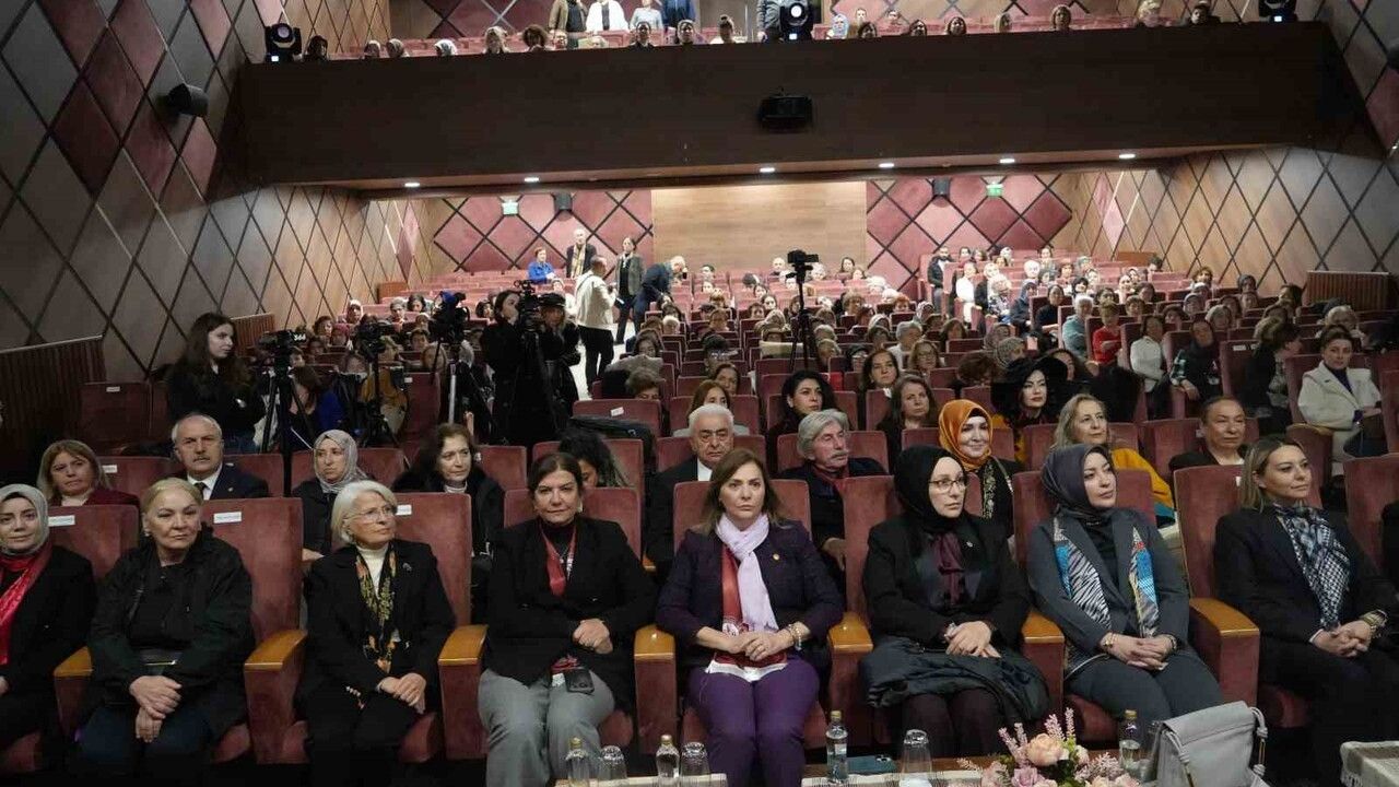 Kastamonu'da 106'ncı yıl anmasına özel: 100–300 yıllık kadın kıyafetleri defilesi