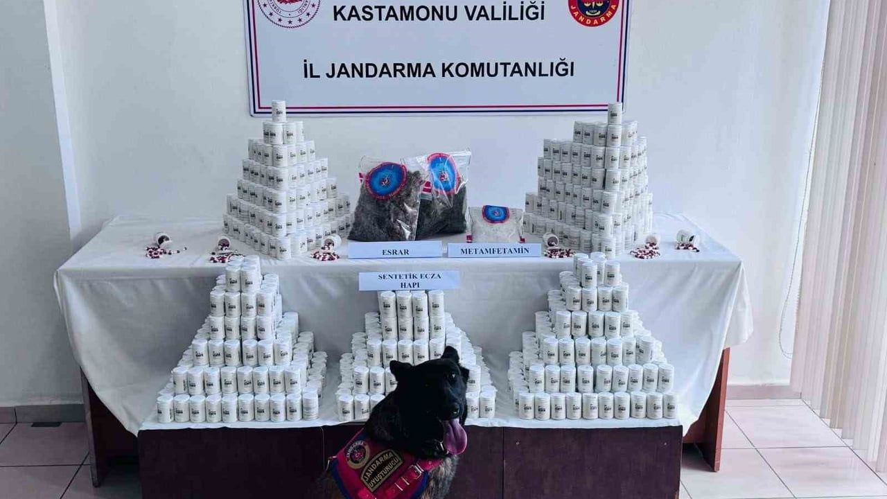 Kastamonu'da 69 bin 407 sentetik hap, 975 g metamfetamin ve 485 g skunk ele geçirildi; yargılama başladı