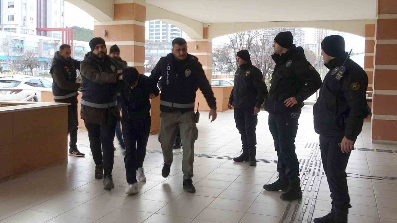 Kastamonu'da bıçaklı kavgada bir kişi yaşamını yitirdi; 4 şüpheli adliyeye sevk edildi