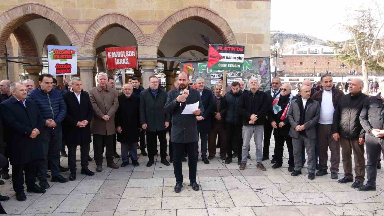 Kastamonu'da Cuma Namazı Çıkışı: Gazze İçin 'Barışçıl Şahitlik' Çağrısı