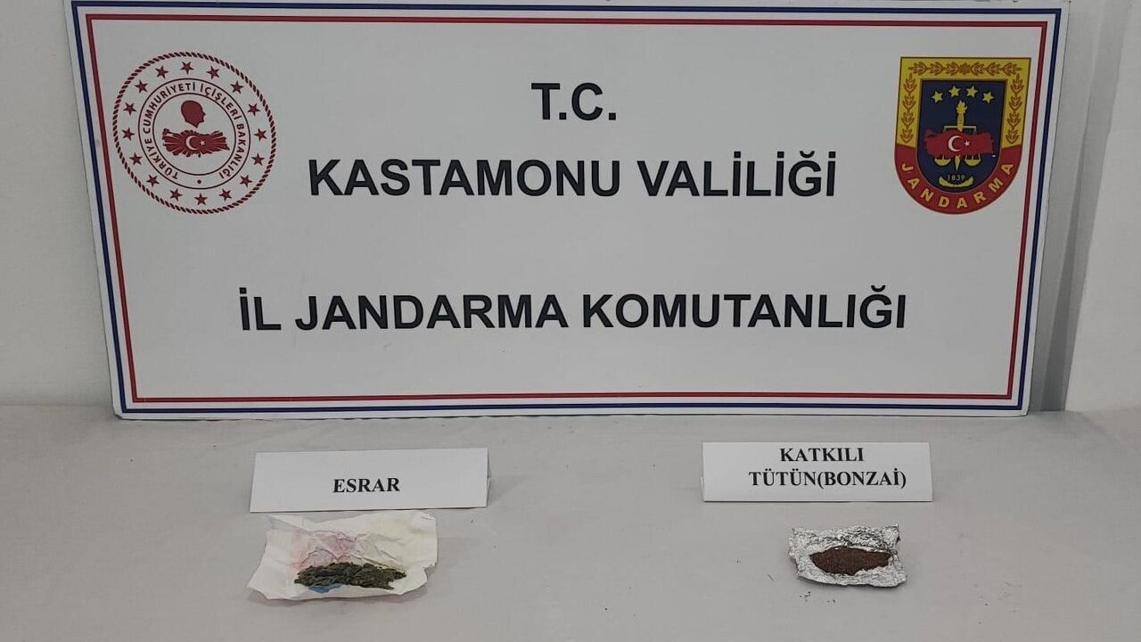 Kastamonu'da jandarma operasyonunda uyuşturucu, silah ve para ele geçirildi; 1 tutuklama