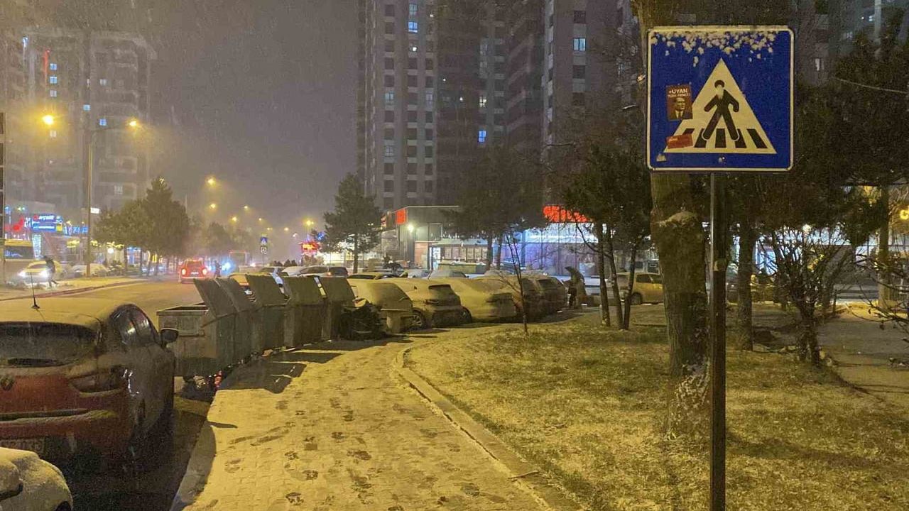 Kastamonu’da Kar Yağışı Etkisini Sürdürüyor: 202 Karayolu Kapandı, Valilikten Uyarı