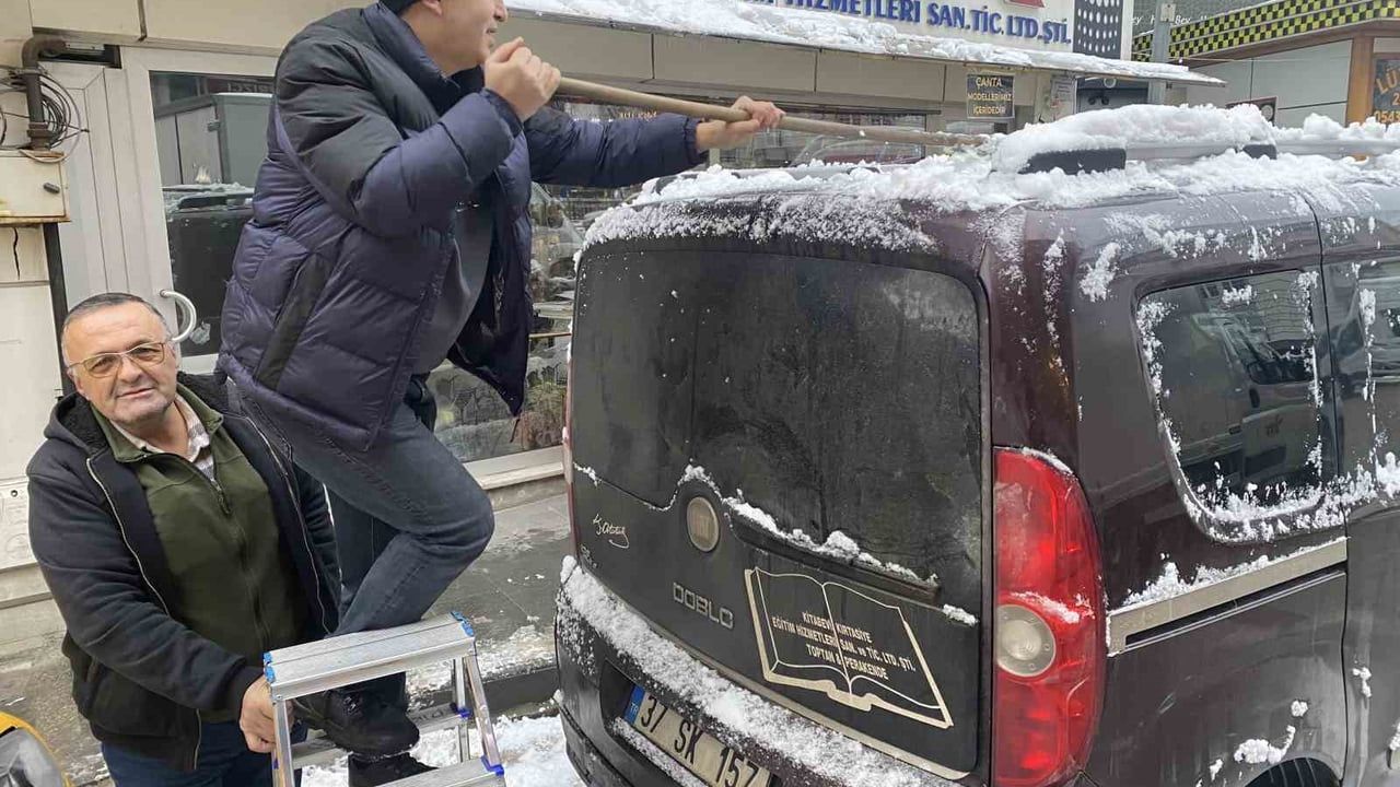 Kastamonu'da kar yeniden etkili: İl merkezinde ve kuzey ilçelerde yoğun yağış bekleniyor