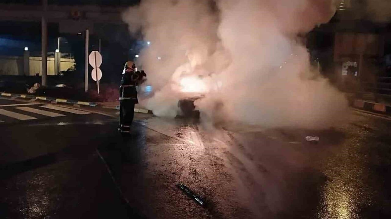 Kastamonu'da seyir halindeki Tofaş-Fiat yandı, araç kullanılamaz hale geldi