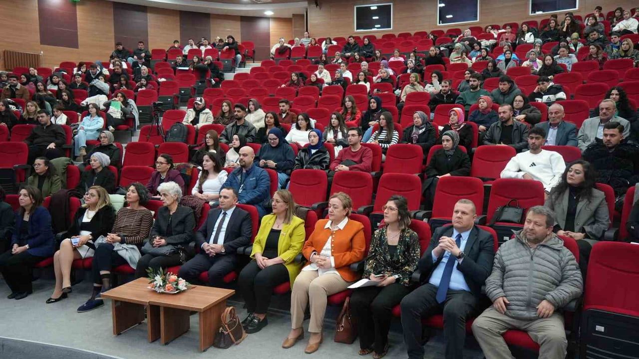 Kastamonu Üniversitesi sempozyumu: Sağlık turizmi ve kapsayıcı sağlık yaklaşımları ele alındı