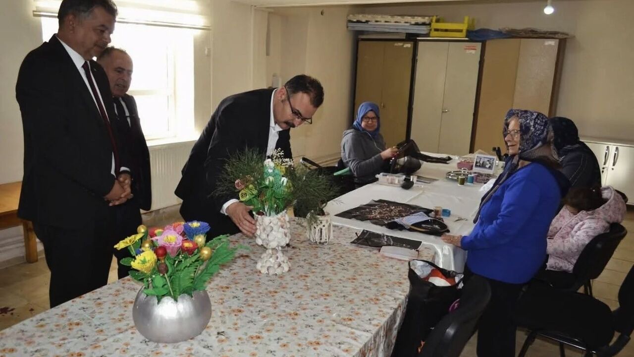 Kaymakam Ali Ekber Ateş, Sultanhisar Halk Eğitim Merkezi Dikiş Nakış ve El Sanatları Kursunu Ziyaret Etti