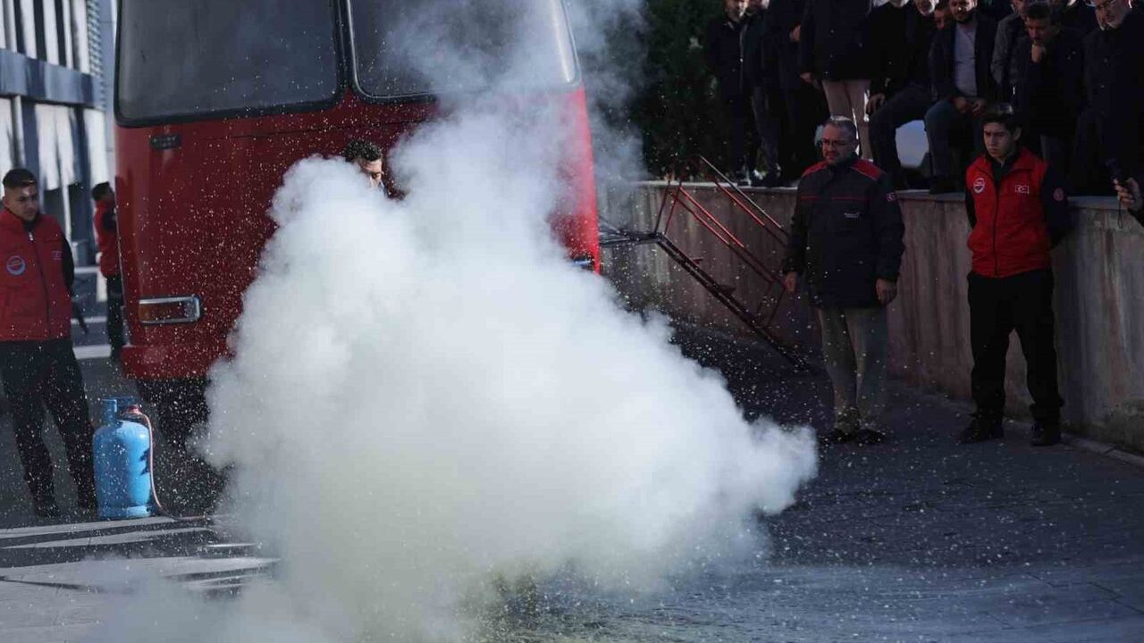 Kayseri Büyükşehir’den din görevlilerine afet farkındalık ve yangın eğitimi