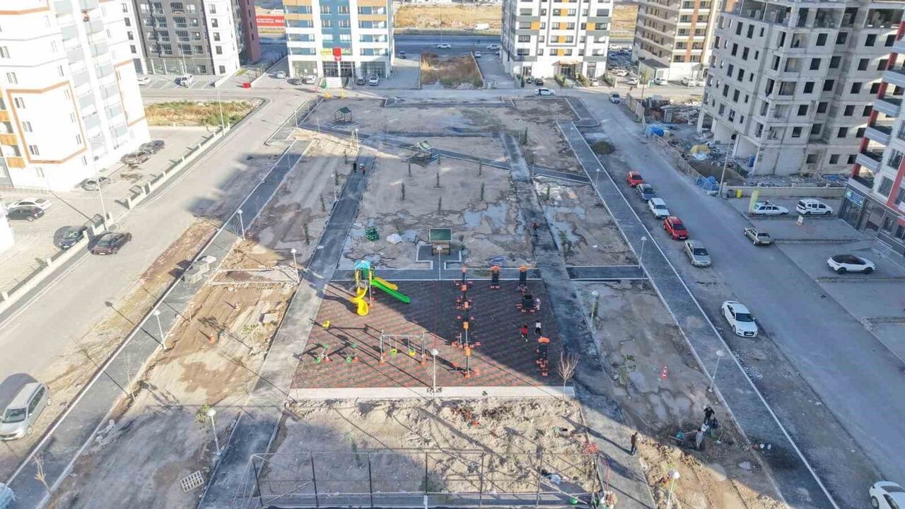 Kayseri Büyükşehir'den Şehir Hastanesi çevresine 35 milyon 579 bin TL'lik yeşil alan ve spor yatırımı